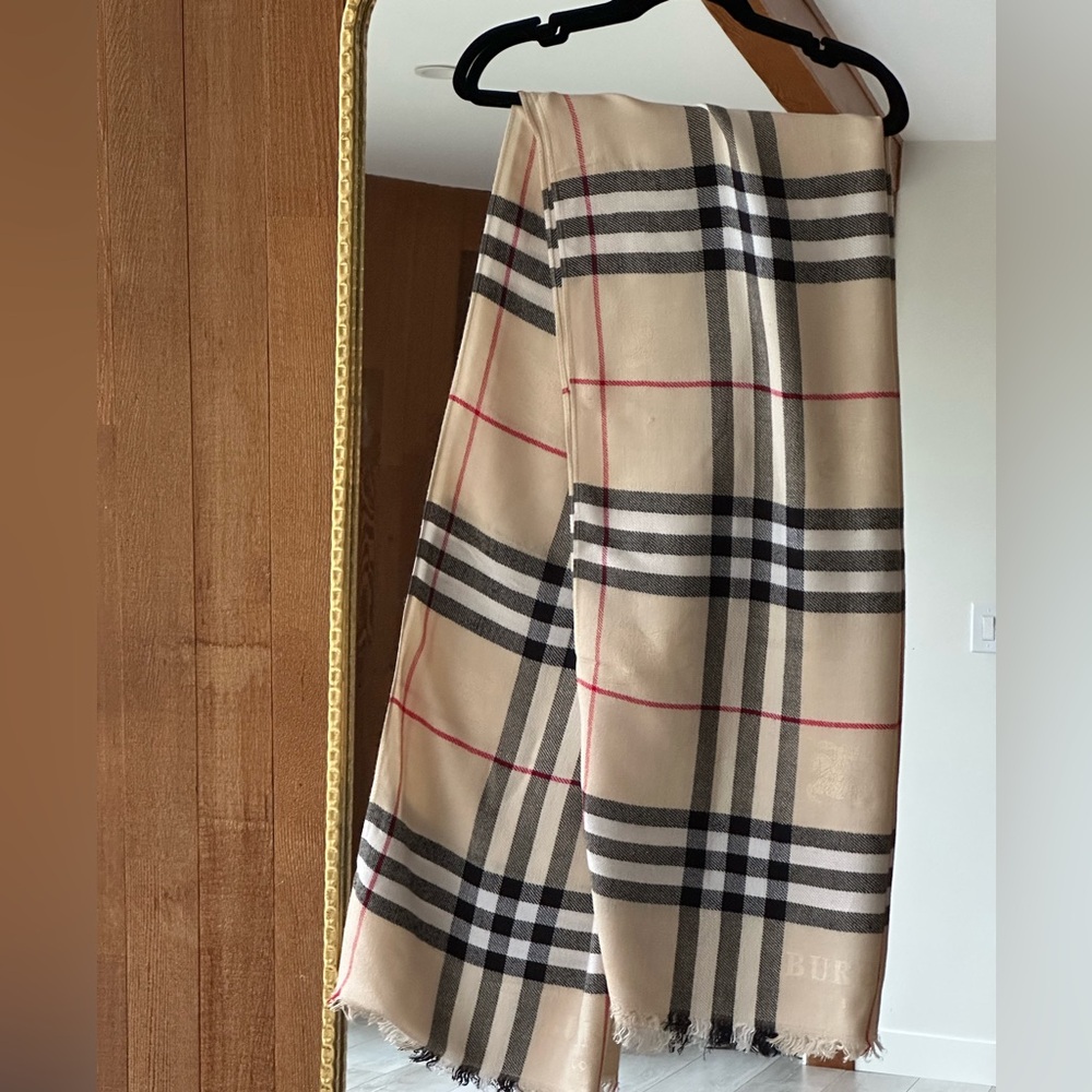 BURBERRY London Large Cashmere & Silk Heritage Check Scarf - Picture 6 of 12